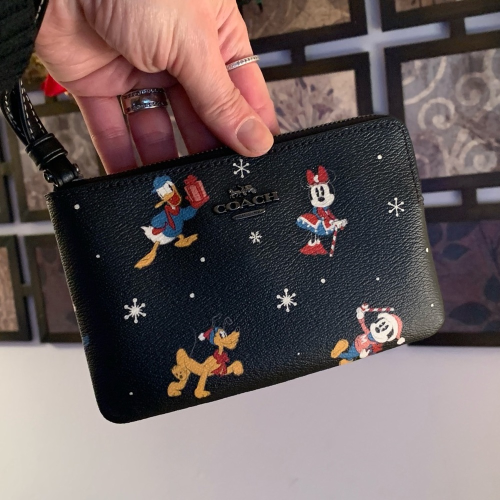 Authentic COACH Signature Coated leather Disney Xmas  print zip top wristlet - Picture 11 of 16